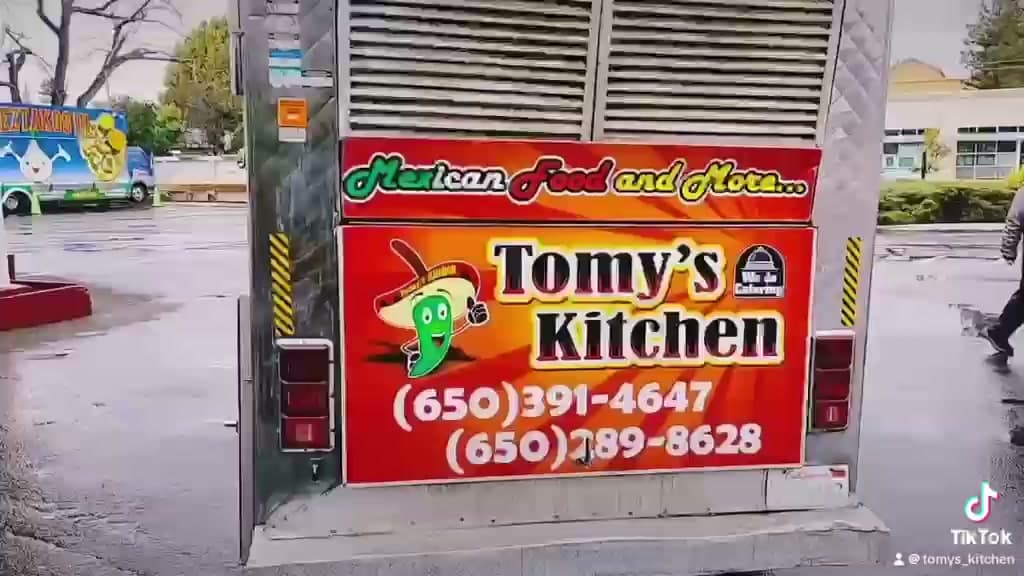 Tomy's Kitchen truck side